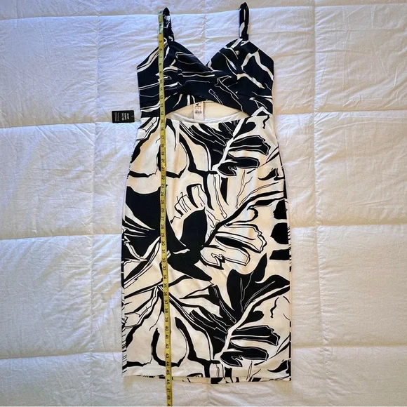 Express NWT Off White and Black Cutout Dress, Large - Picture 7 of 8
